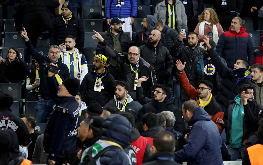 Fenerbahçe Fatih Karagümrük maçından çok özel fotoğraflar: Geri dönüş coşkusu tribünlere böyle yansıdı 50